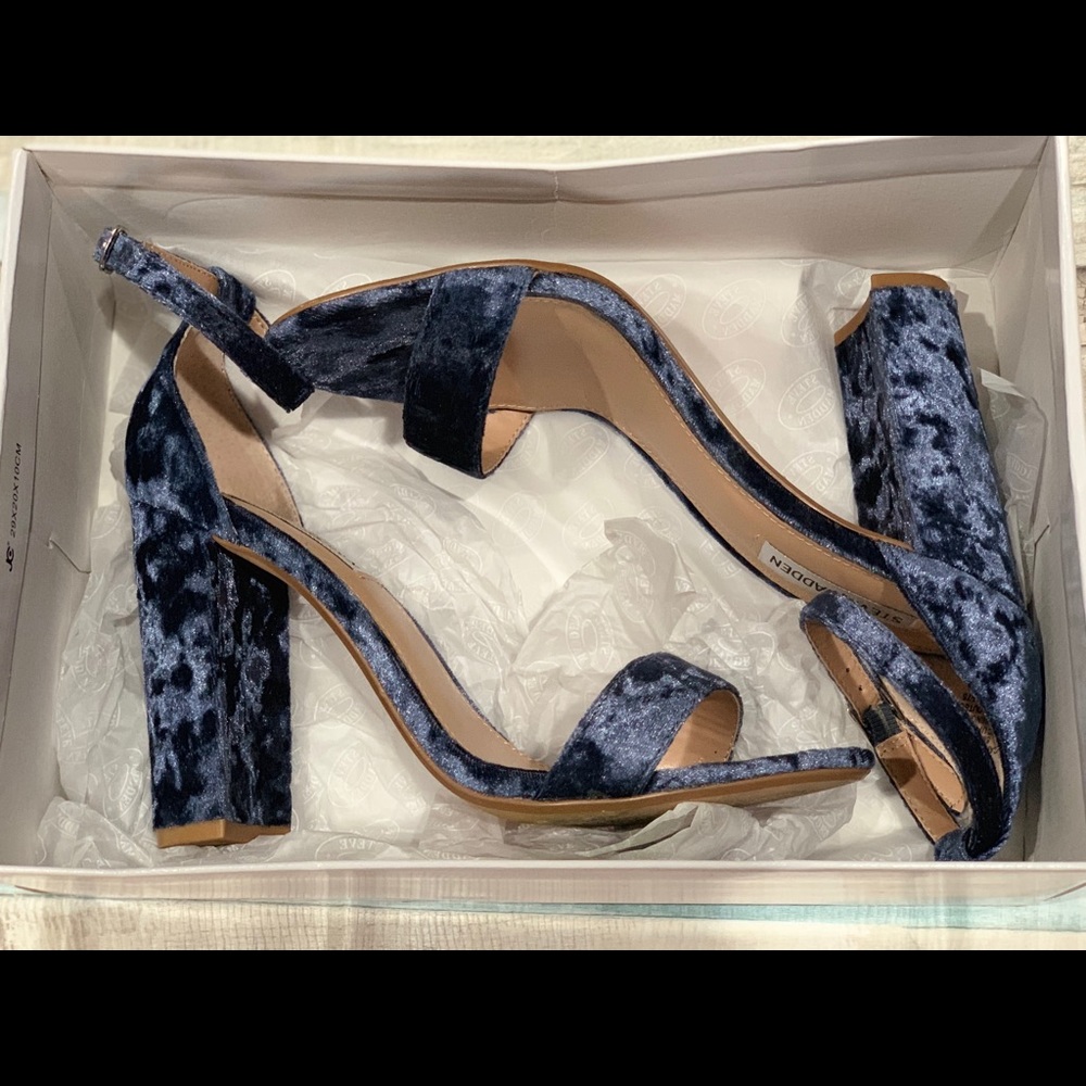 Steve Madden Carrson Blue Velvet Heels size 8